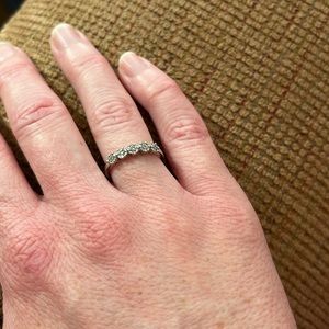 10K White Gold Floral Band